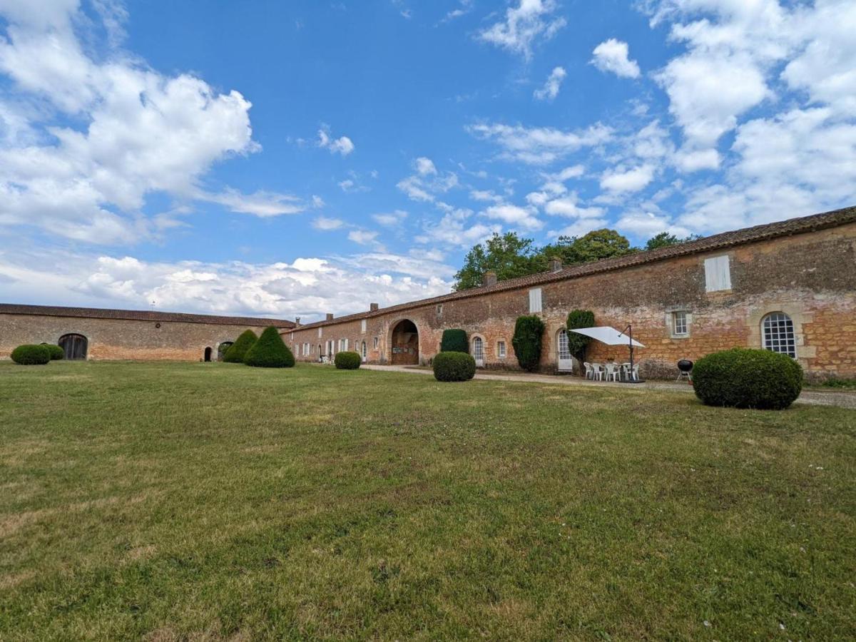 Gite Charmant Au Coeur D'Un Chateau Historique Avec Parc, Proche De Cognac, Ideal Famille Et Nature - Fr-1-653-167 Cherves-de-Cognac Luaran gambar